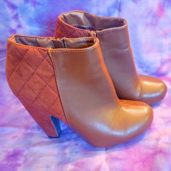 BAMBOO Shoes - Tan Faux Leather and Suede BAMBOO Ankle Booties: 7